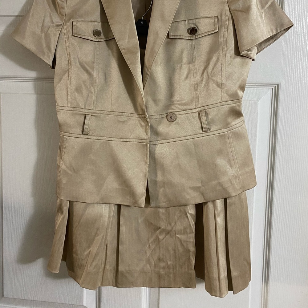 Calvin Klein 2 piece shortsleeved pleated suit 6p